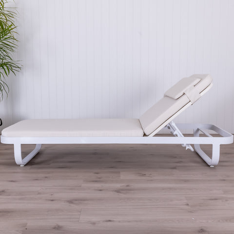 KURVE Sunlounge - White/Natural