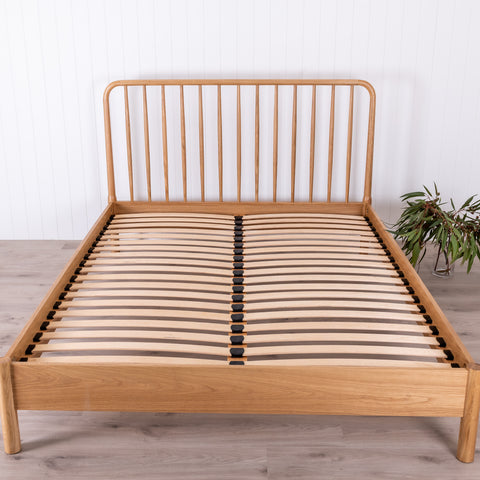 SPINDLE Queen Bed - Oak